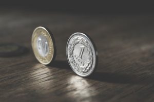 Monety złotówka i dwa złote