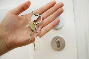 Ręka z kluczami do domu