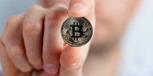bitcoin w ręce